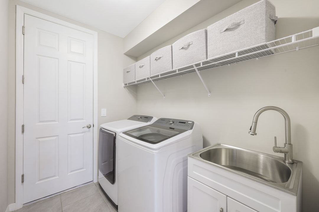 14551 Edgewater Cir, Naples, FL 34114