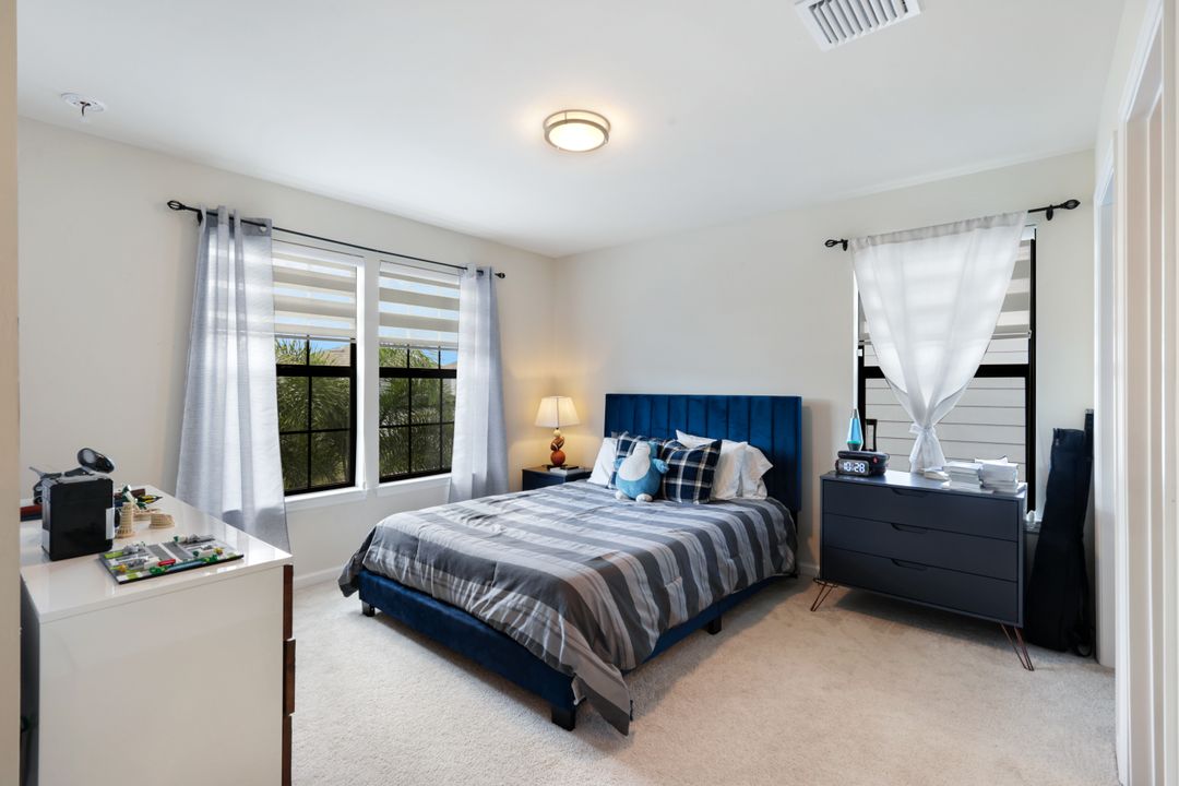 10427 Ventana Ln, Naples, FL 34120