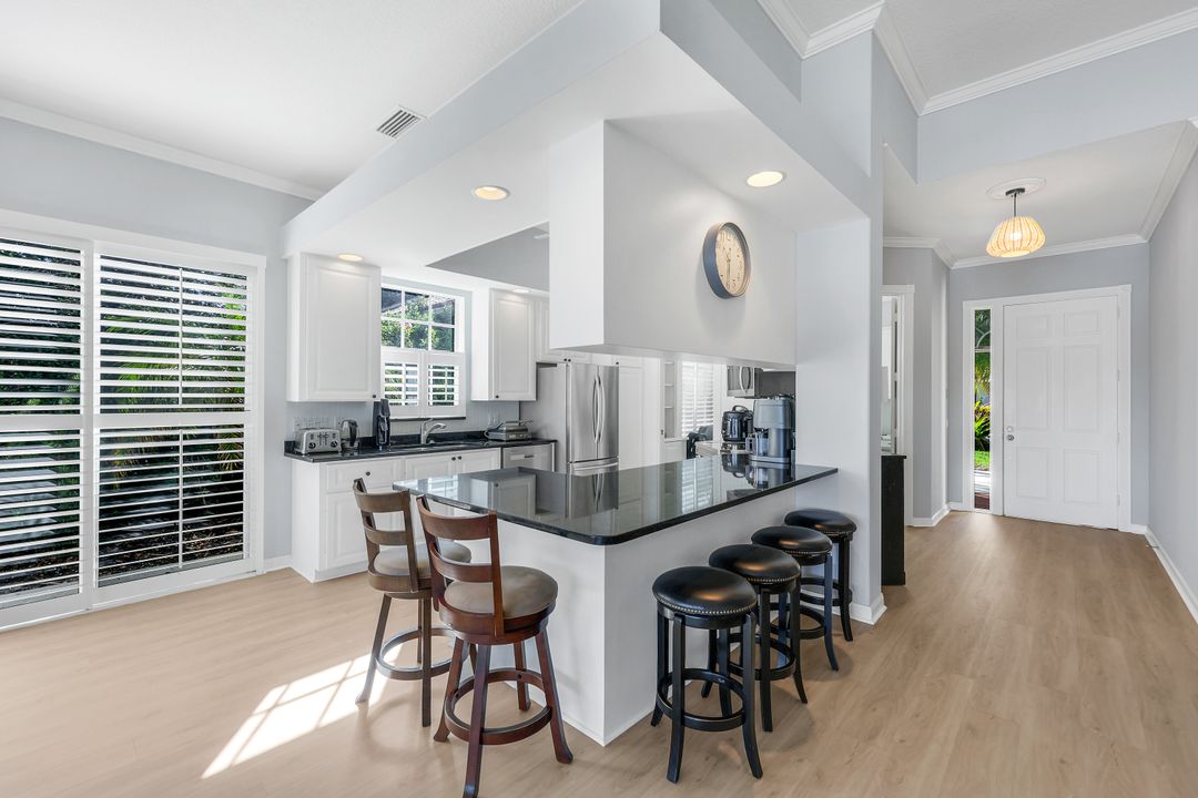 4364 Montalvo Ct, Naples, FL 34109