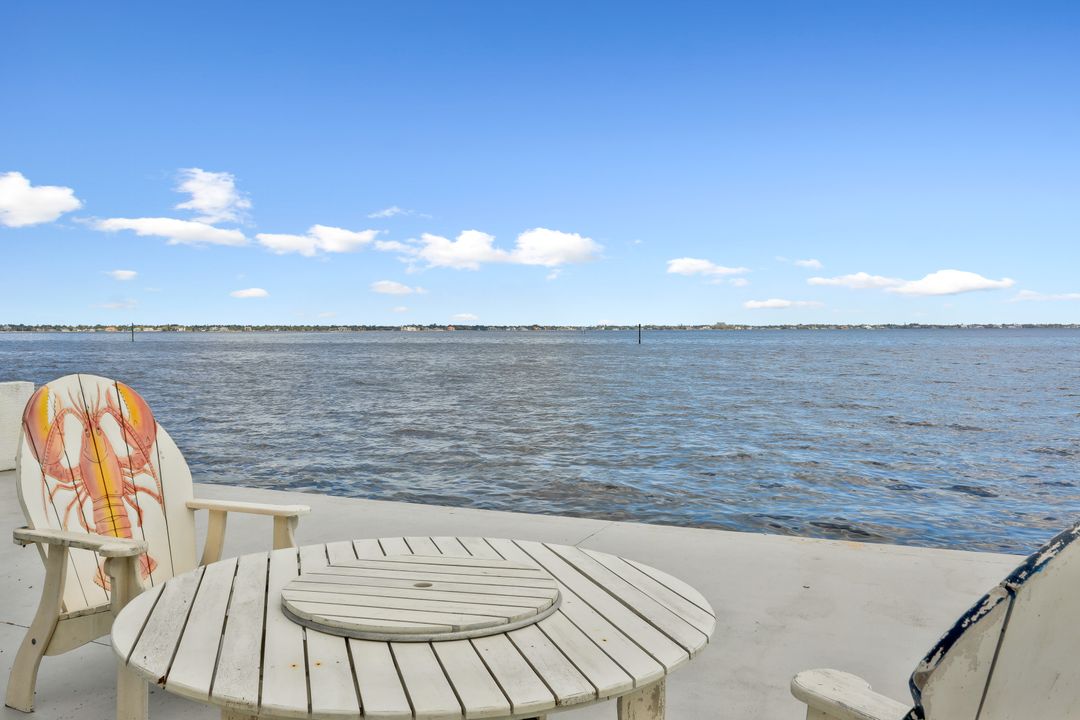 2302 SE 28th St, Cape Coral, FL 33904