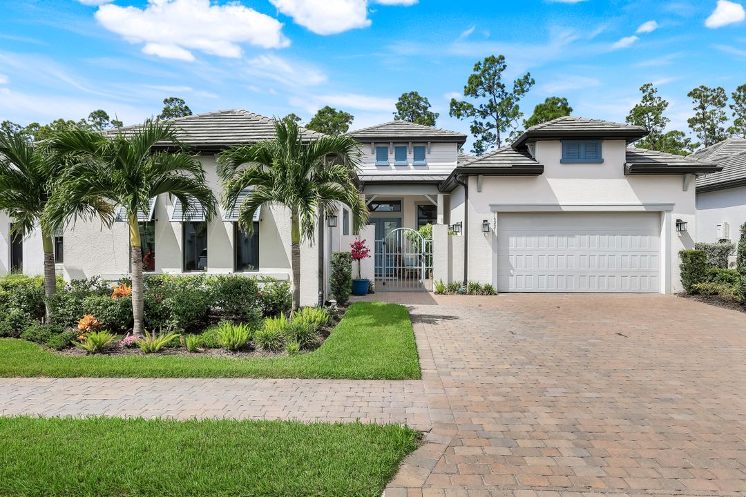 16221 Verilyn Cir, Naples, FL 34110