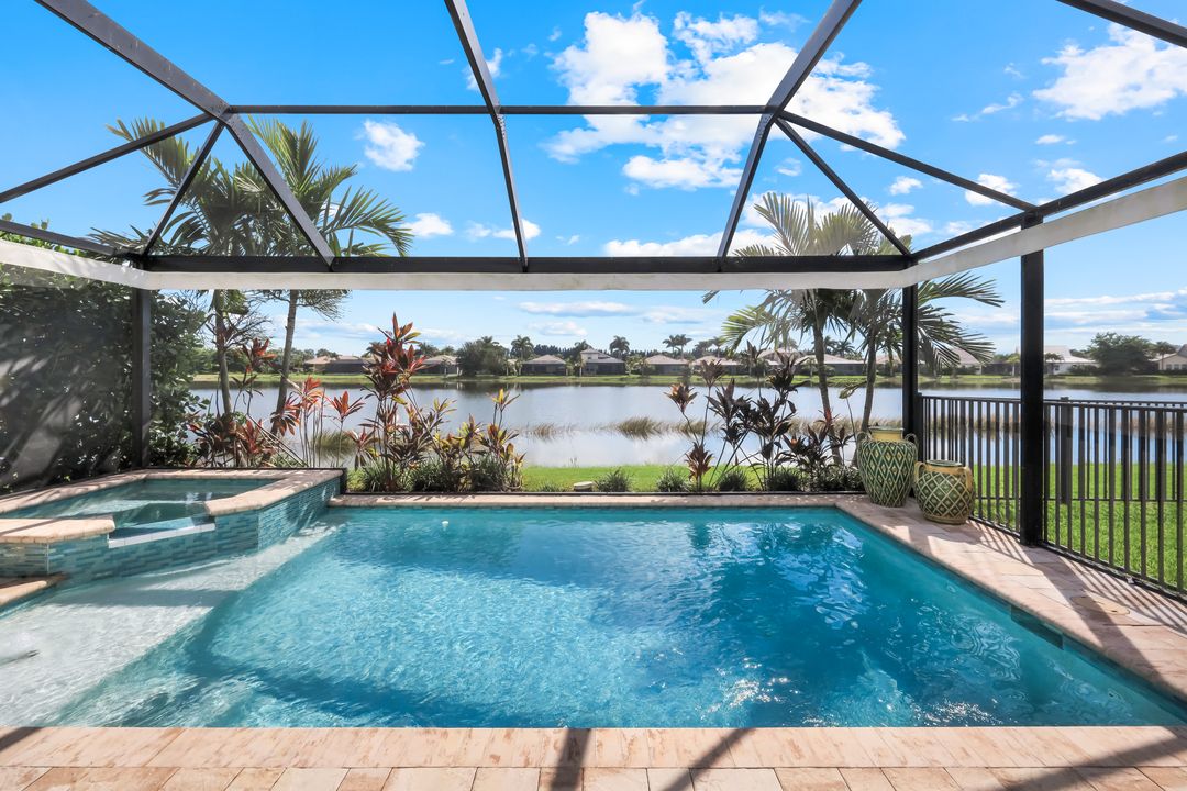 14795 Edgewater Cir, Naples, FL 34114