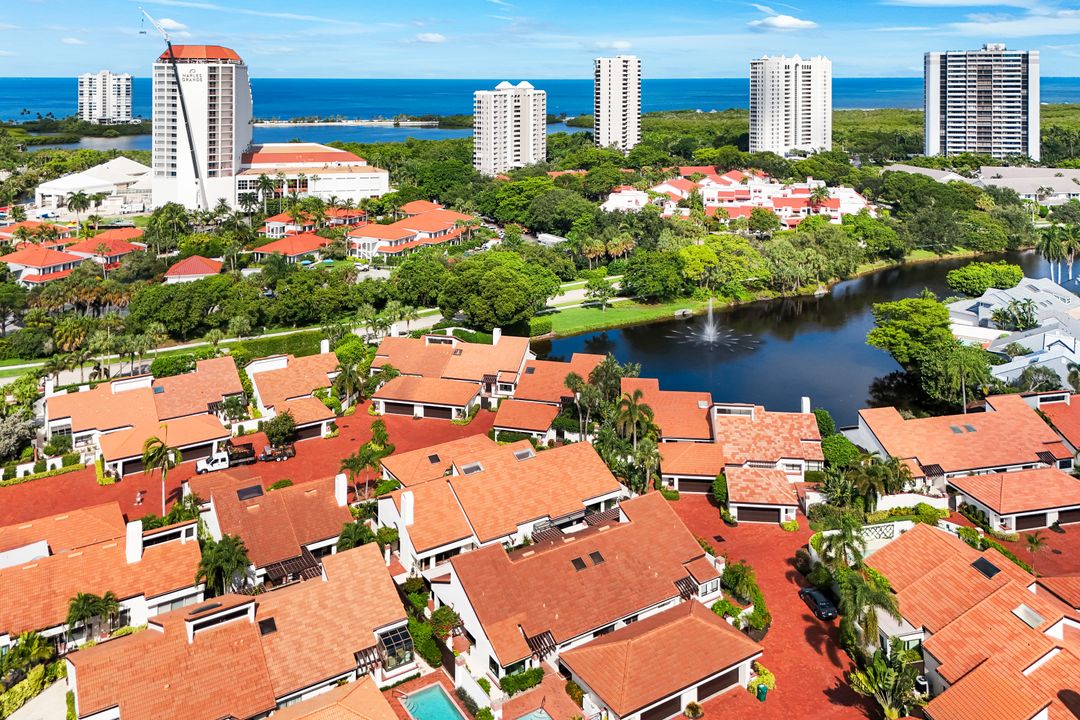 529 Bay Villas Ln, Naples, FL 34108