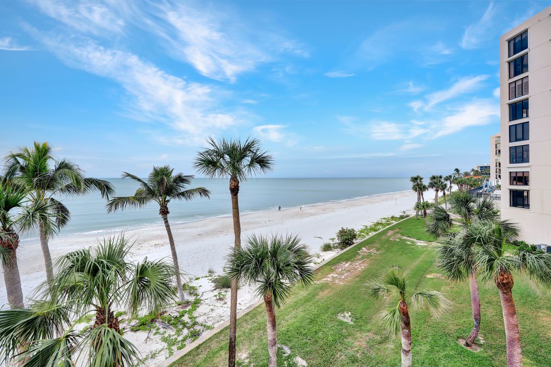 3115 Gulf Shore Blvd N #205-S, Naples, FL 34103