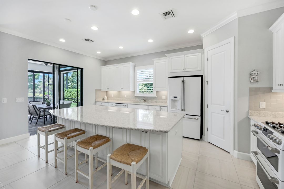 8396 Promoso Ct, Naples, FL 34114