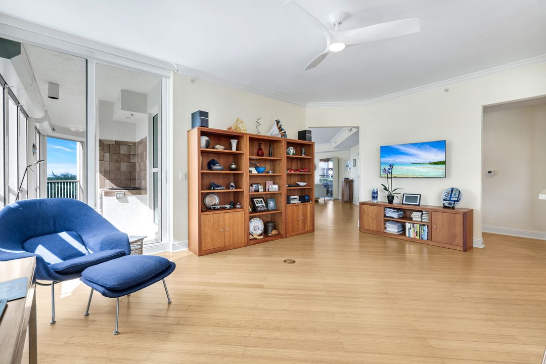 285 Grande Way #401, Naples, FL 34110