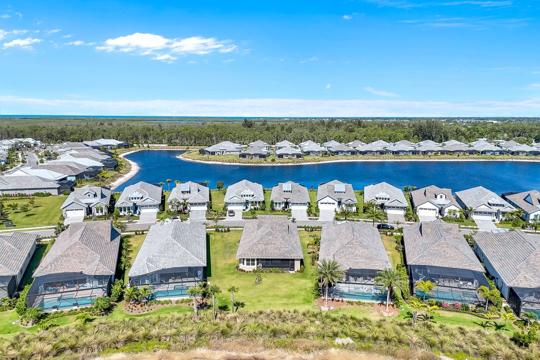 8850 Calypso Ct, Naples, FL 34112