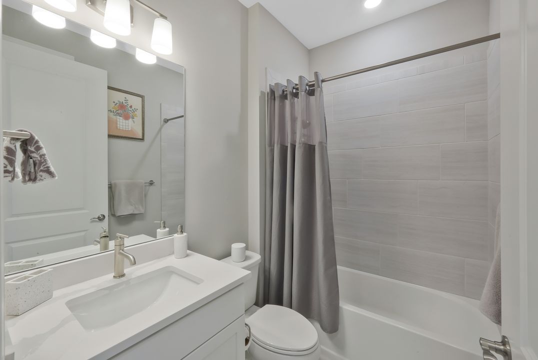 9640 Everglades Dr, Naples, FL 34120