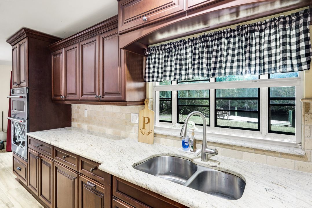 18130 Elmwood Dr, Alva, FL 33920