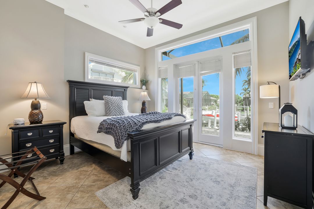 541 Taylor Ct, Marco Island, FL 34145
