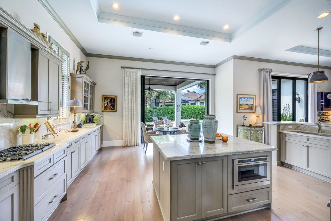 2239 Residence Cir, Naples, FL 34105