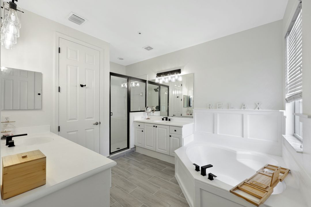 1430 Mariposa Cir, Naples, FL 34105