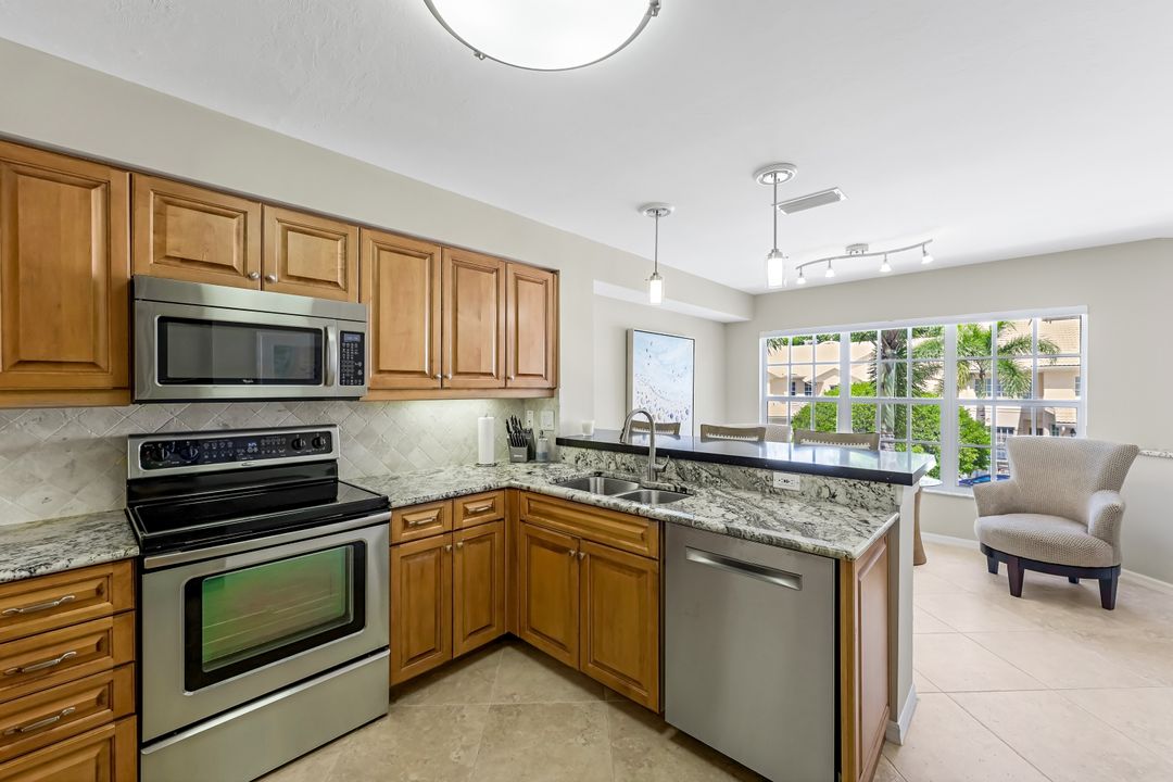 6825 San Marino Dr #501B, Naples, FL 34108