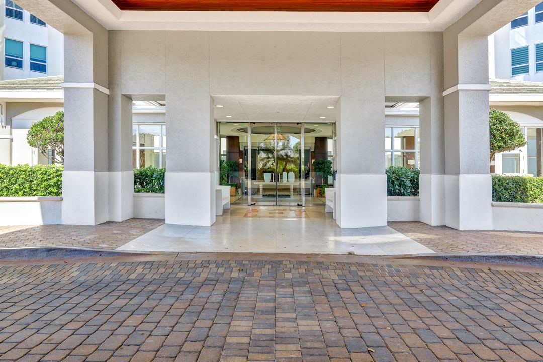 285 Grande Way #903, Naples, FL 34110