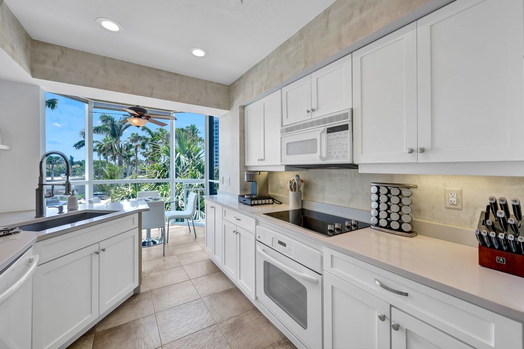 4255 Gulf Shore Blvd N  #103, Naples, FL 34103