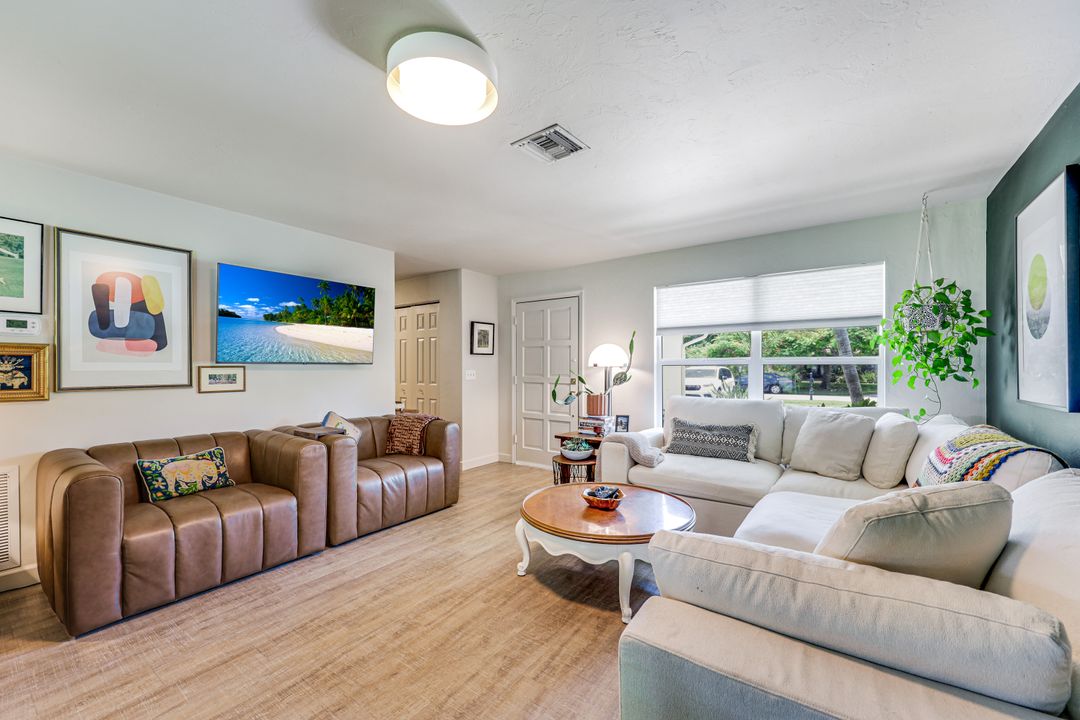 4333 Beechwood Lake Dr, Naples, FL 34112