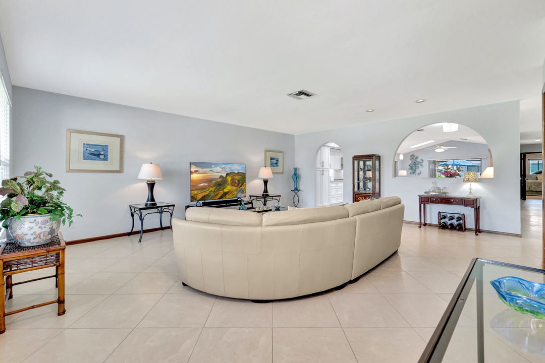 550 94th Ave N, Naples, FL 34108