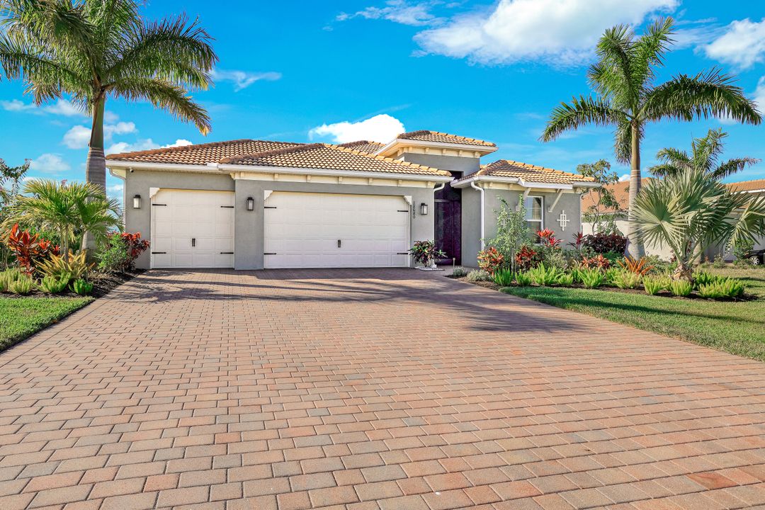 18680 Ensenada Dr, Naples, FL 34114