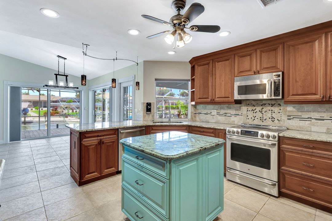 5012 SW 8th Pl, Cape Coral, FL 33914