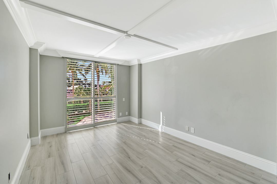 4401 Gulf Shore Blvd N #205, Naples, FL 34103