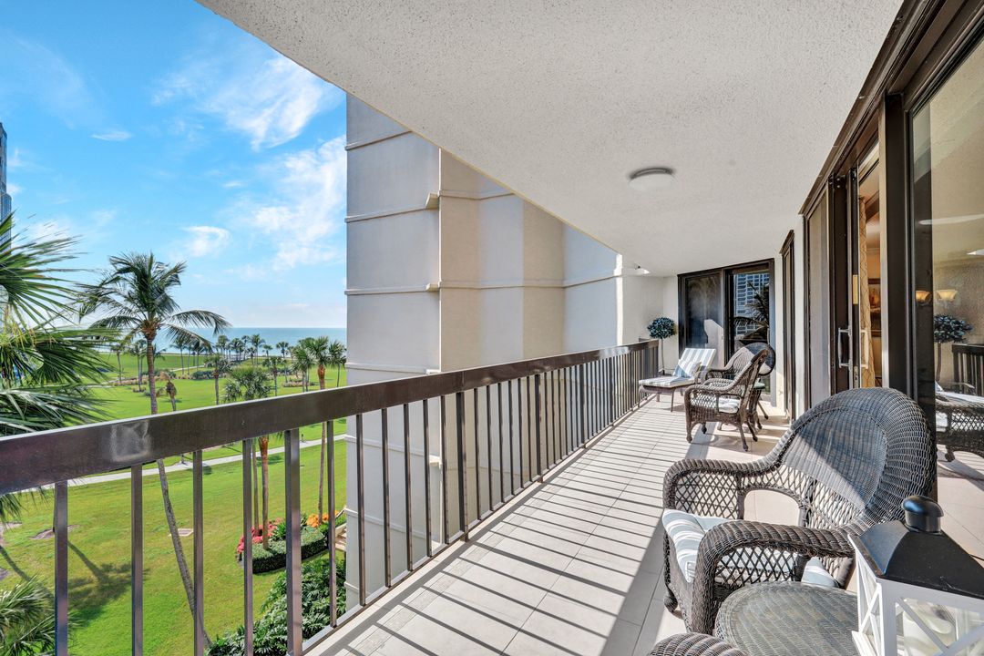 4551 Gulf Shore Blvd N #505, Naples, FL 34103
