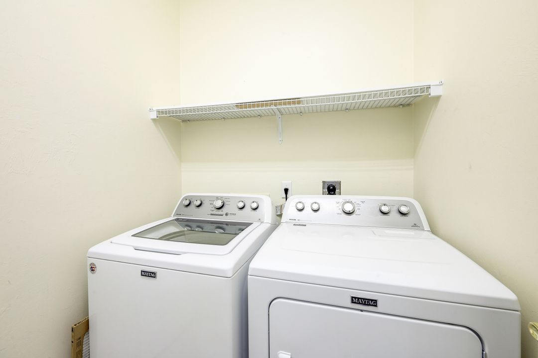 6596 Castlelawn Pl, Naples, FL 34113