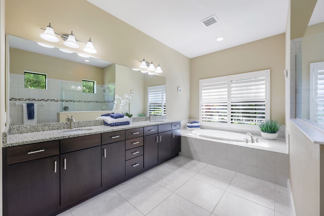 16273 Camden Lakes Cir, Naples, FL 34110