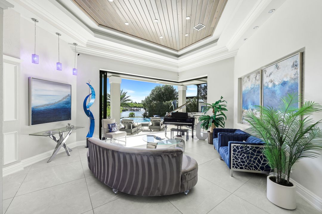 1518 Hermitage Ln, Cape Coral, FL 33914