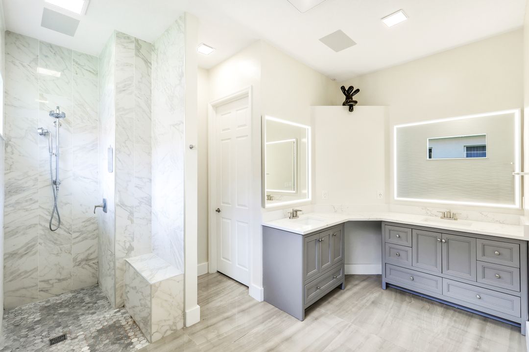 6072 Highwood Park Ln, Naples, FL 34110