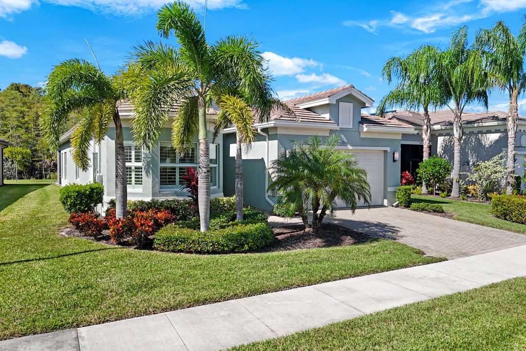 28564 Twain Dr, Bonita Springs, FL 34135