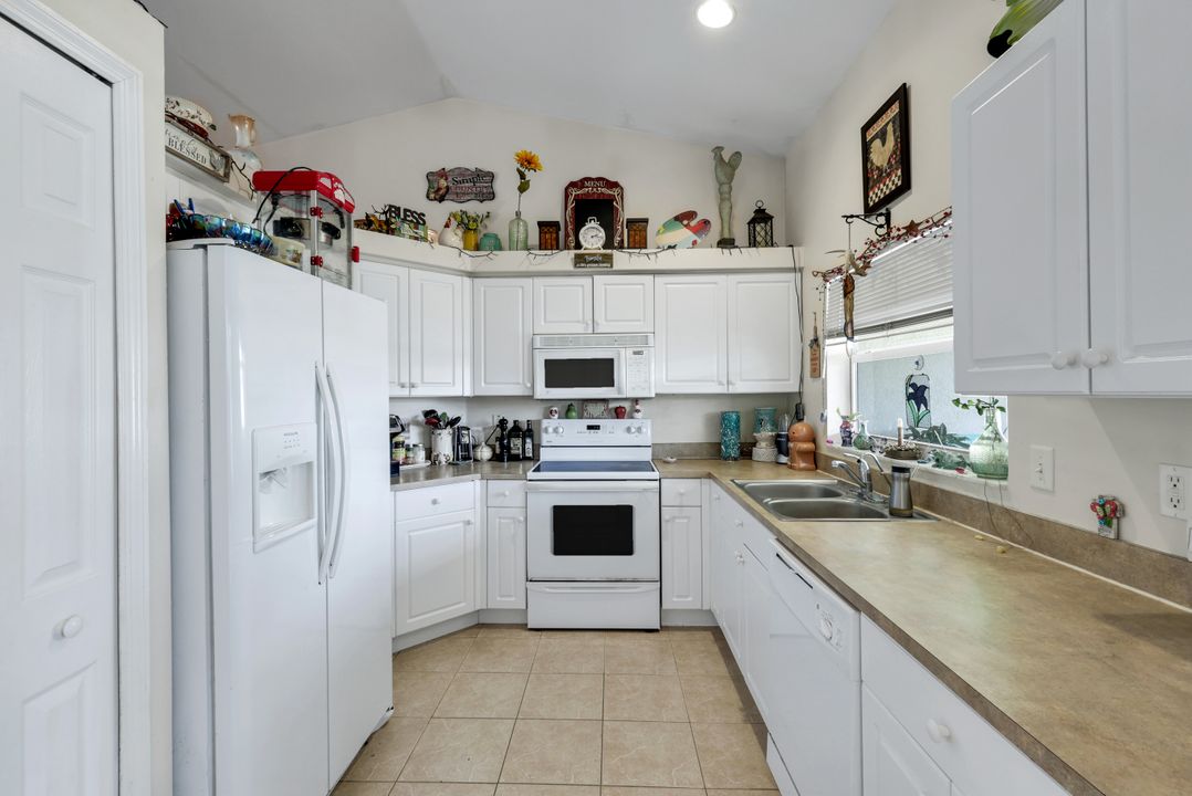 1020 Diplomat Pkwy W, Cape Coral, FL 33993