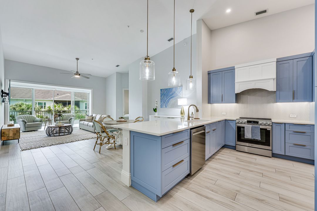 831 Sailaway Ln #202, Naples, FL 34108