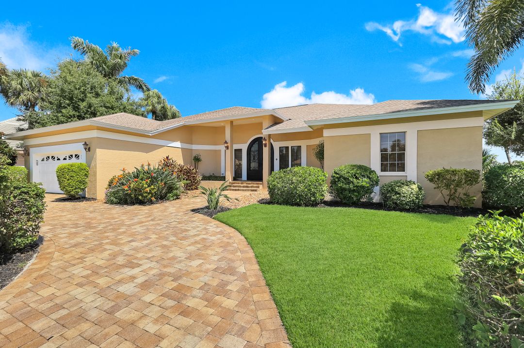 16111 Forest Oaks Dr, Fort Myers, FL 33908