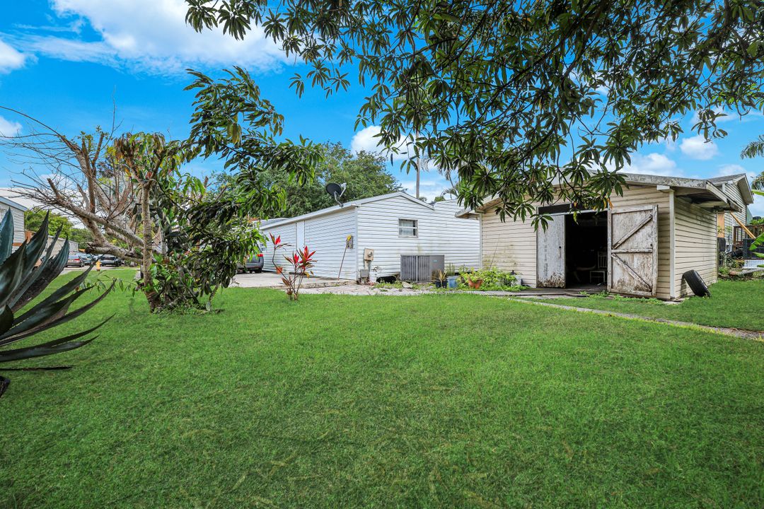 106 Moon Bay St, Naples, FL 34114