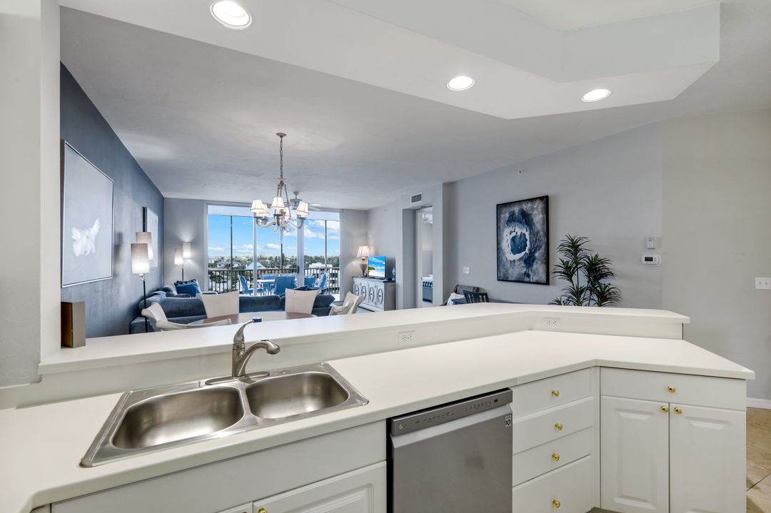 410 Flagship Dr #605, Naples, FL 34108