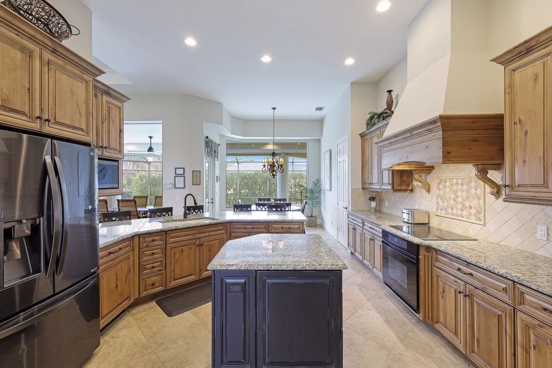 650 Amber Dr, Marco Island, FL 34145