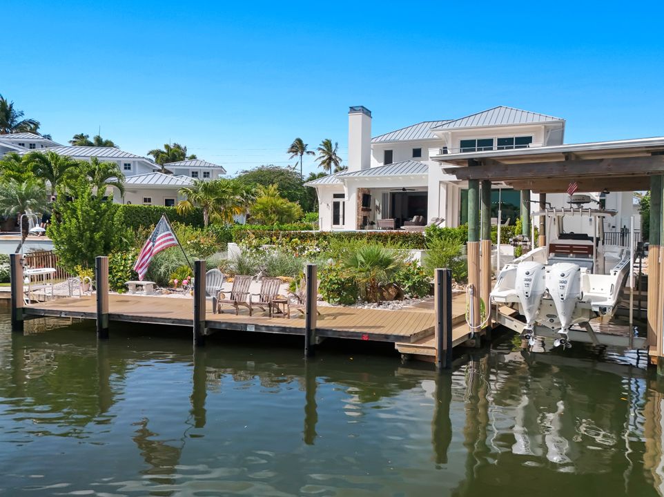 380 18th Ave S, Naples, FL 34102