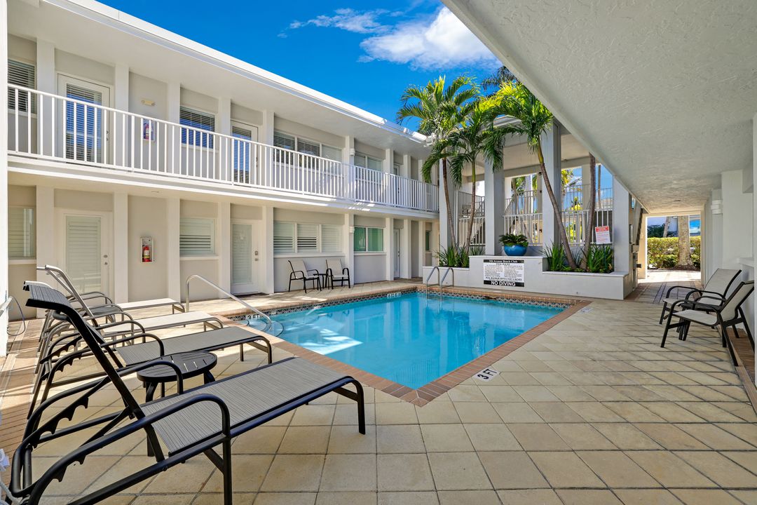 175 5th Ave S #107, Naples, FL 34102
