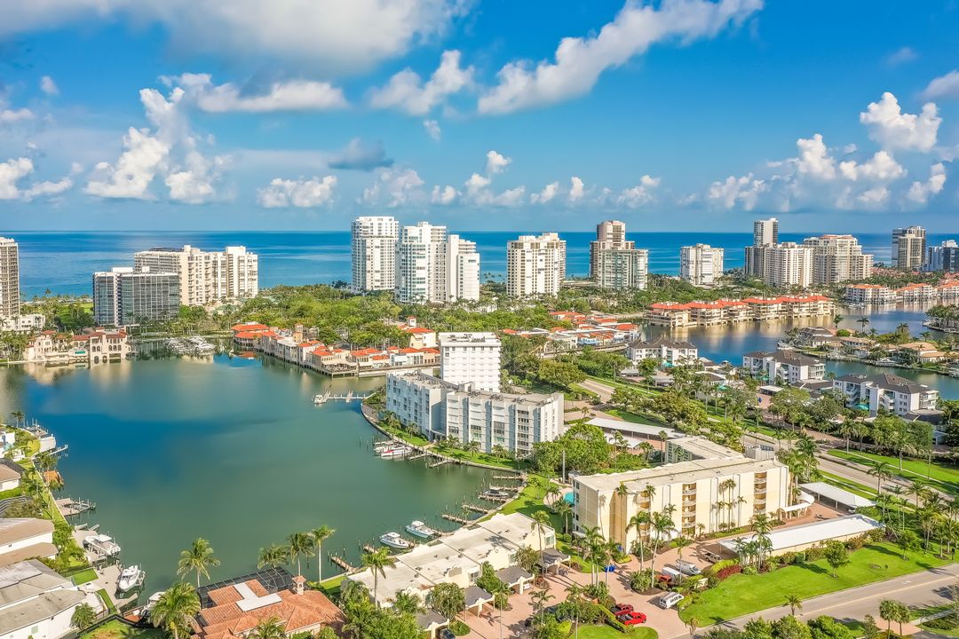 141 Colonade Cir  #141, Naples, FL 34103