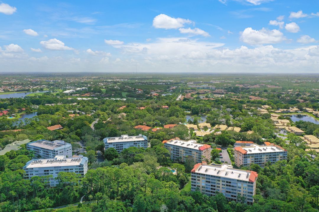 15191 Cedarwood Ln, Naples, FL 34110