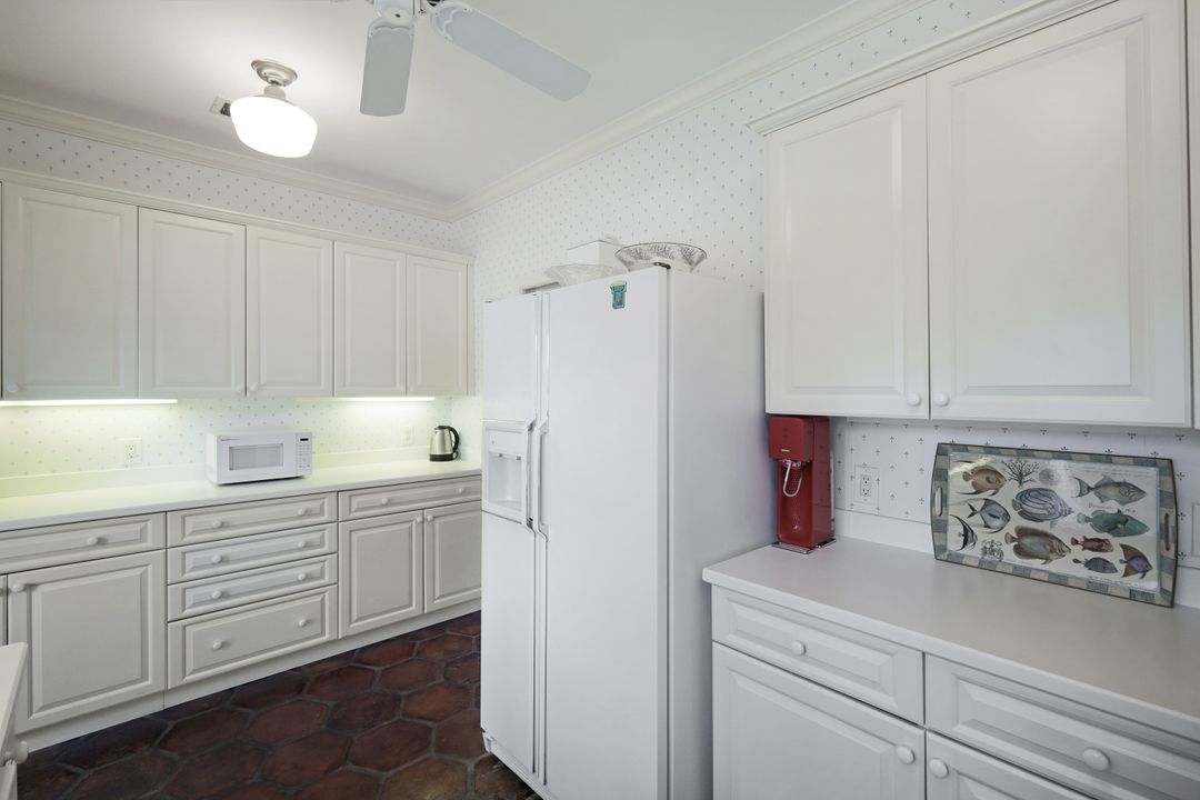 861 Swallow Point, Naples, FL 34105