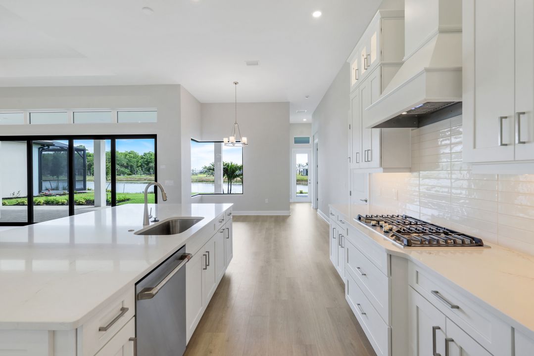 15460 Turin Dr, Naples, FL 34114