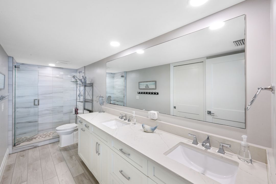 10951 Gulf Shore Dr #1202, Naples, FL 34108