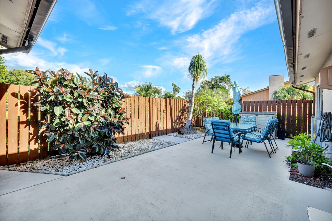 6416 Royal Woods Dr, Fort Myers, FL 33908