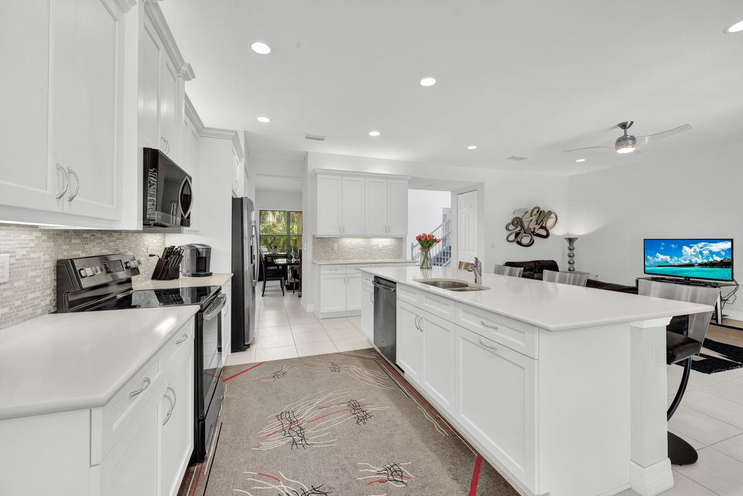 13750 Callisto Ave, Naples, FL 34109