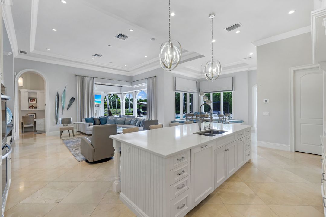 2558 Escada Ct, Naples, FL 34109