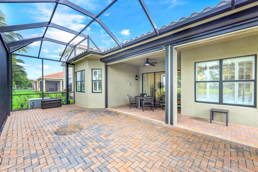 2777 Cinnamon Bay Cir, Naples, FL 34119