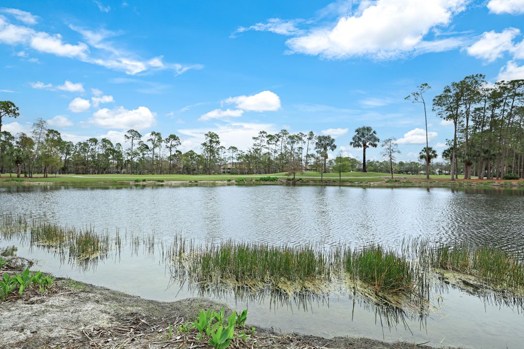 8247 Parkstone Pl #305, Naples, FL 34120