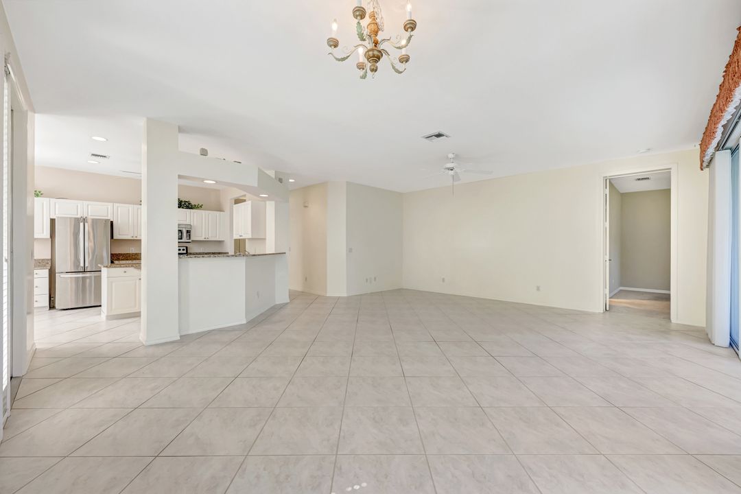 5080 Yacht Harbor Cir #103, Naples, FL 34112