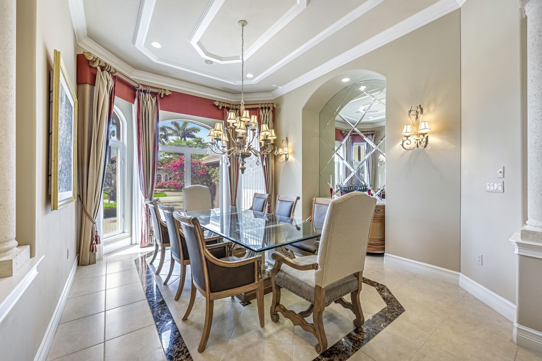 258 9th Ave S, Naples, FL 34102